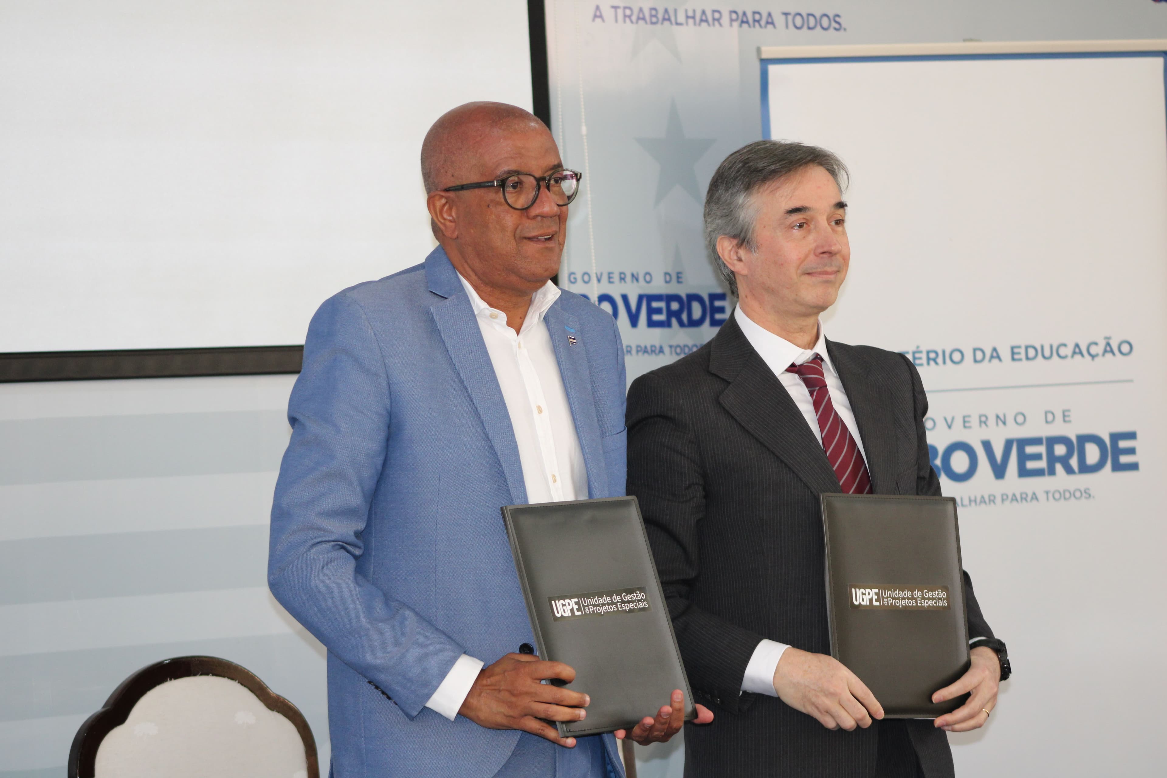 UGPE assina contrato com a EduQA para apoiar implementação do PISA Escolar em Cabo Verde