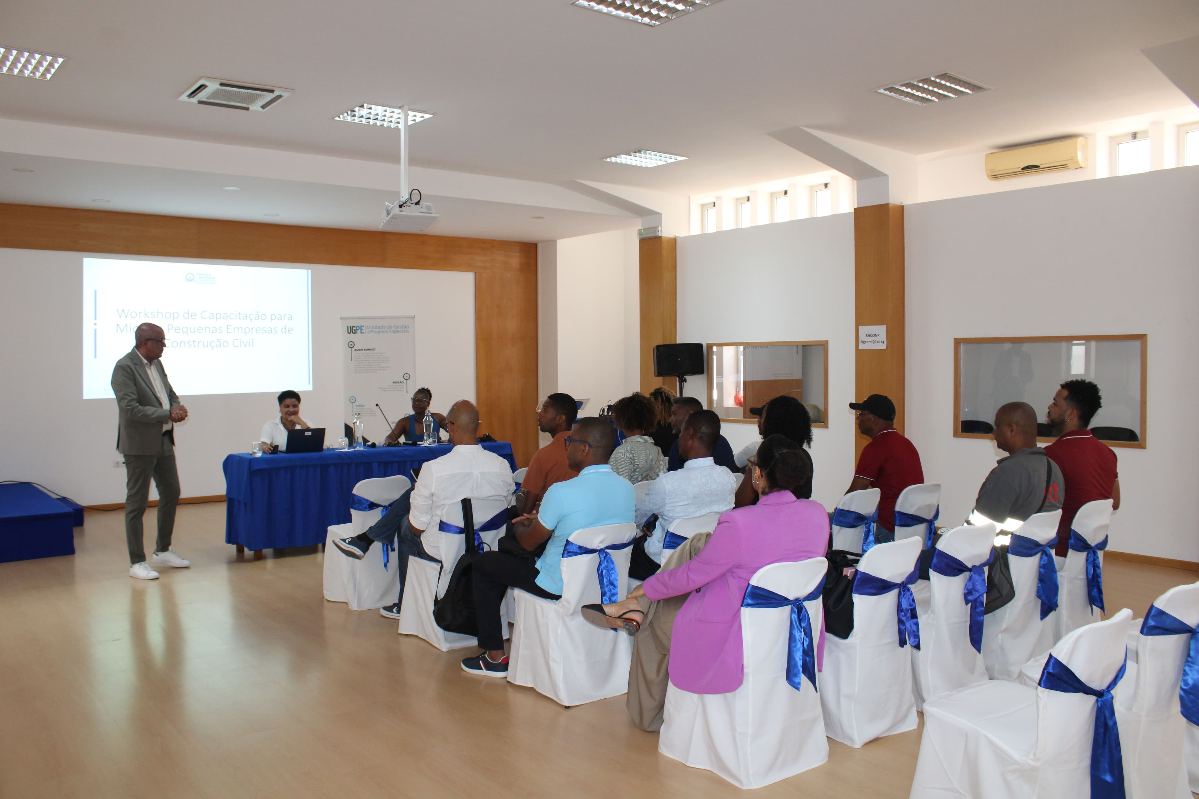 Empresas de São Vicente e Santo Antão participam em Workshop de Capacitação para Micro e Pequenas Empresas de Construção Civil 