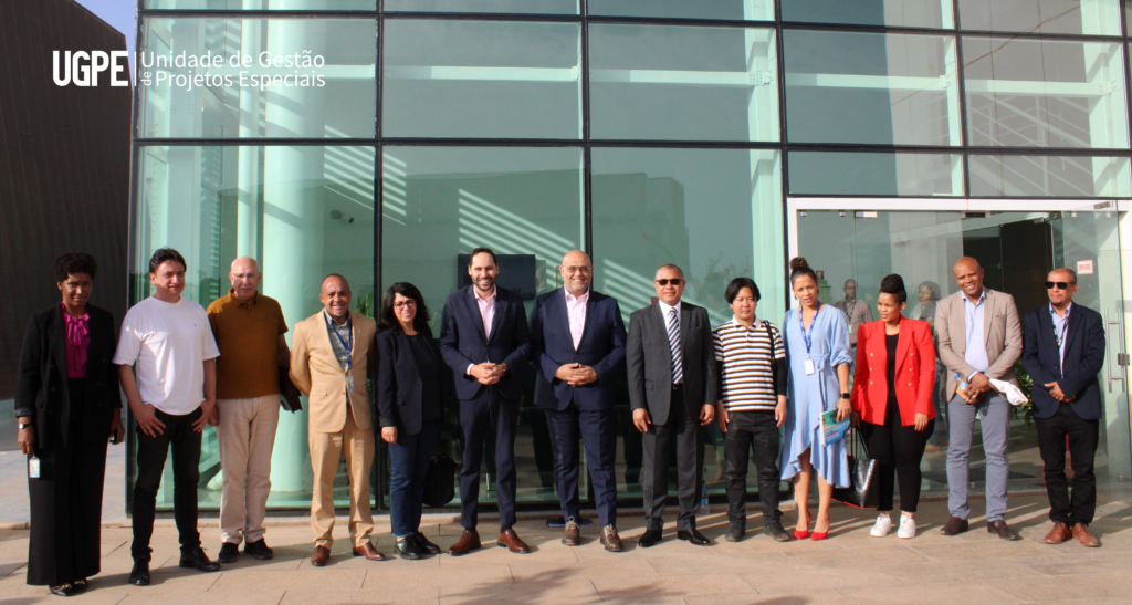 Missão dos Administradores do BAD visita Data Center do NOSI