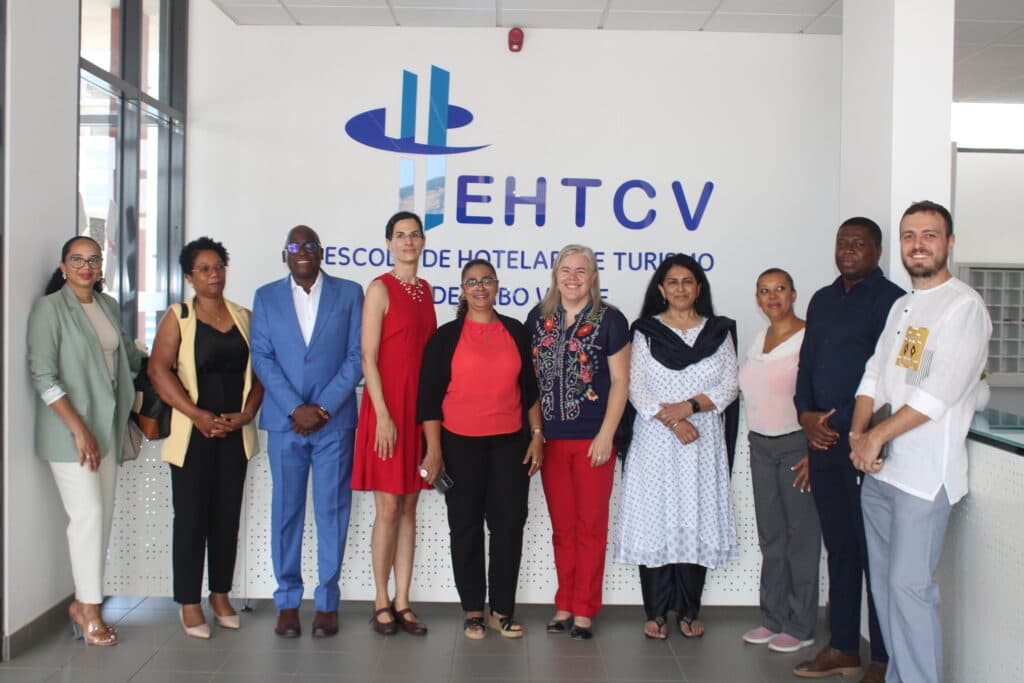 Diretora Regional do Desenvolvimento Humano na África Ocidental do Banco Mundial realiza visita à Escola de Hotelaria e Turismo