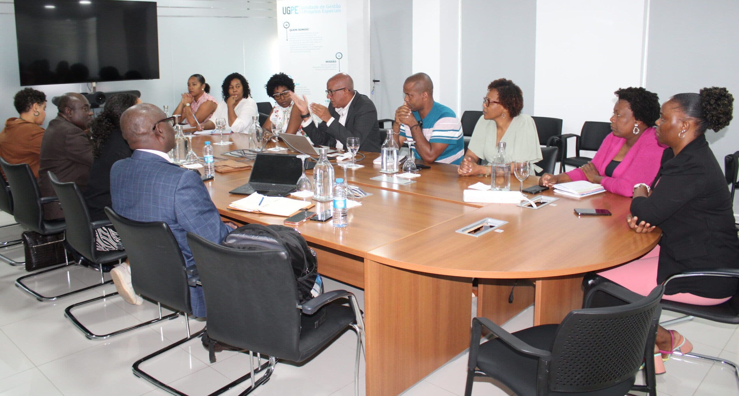 Nova equipa de Procurement do Banco Mundial reúne-se com a UGPE